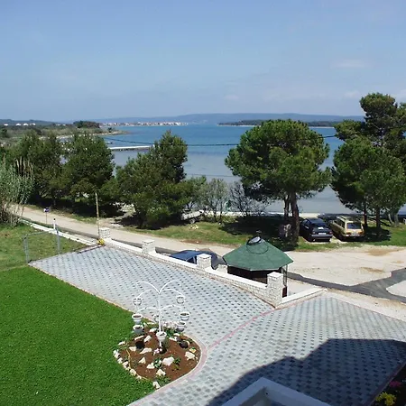 Apartment Family Friendly With A Swimming Pool Kraj, Pasman - 334 Kraj (Zadar)