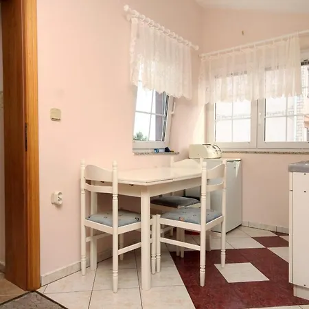 Apartment Family Friendly With A Swimming Pool Kraj, Pasman - 334 Kraj (Zadar)