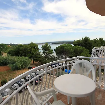 Apartment Family Friendly With A Swimming Pool Kraj, Pasman - 334 Kraj (Zadar)