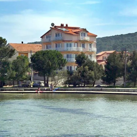 Family Friendly With A Swimming Pool Kraj, Pasman - 334 Kraj (Zadar)