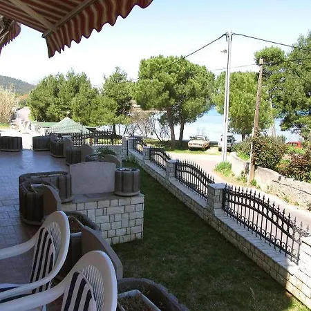 Apartment Family Friendly With A Swimming Pool Kraj, Pasman - 334 Kraj (Zadar)
