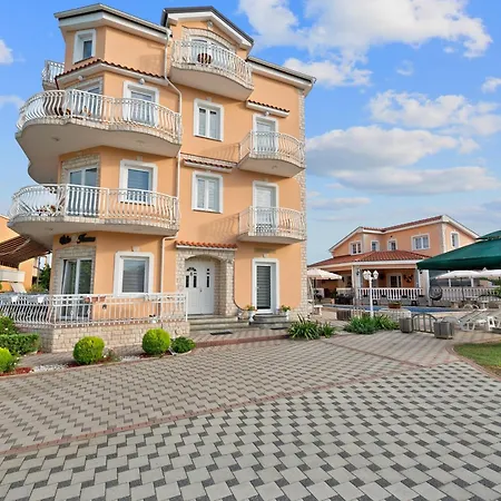 Family-friendly With Swimming Pool Kraj, Pasman - 334 *