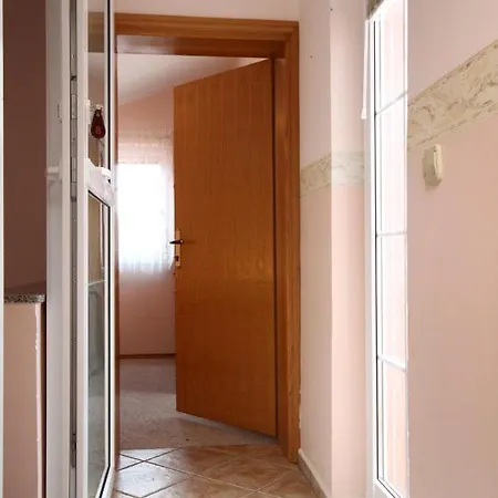 Family-friendly With Swimming Pool Kraj, Pasman - 334 アパート Kraj