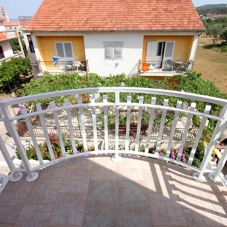 Family-friendly With Swimming Pool Kraj, Pasman - 334 アパート Kraj