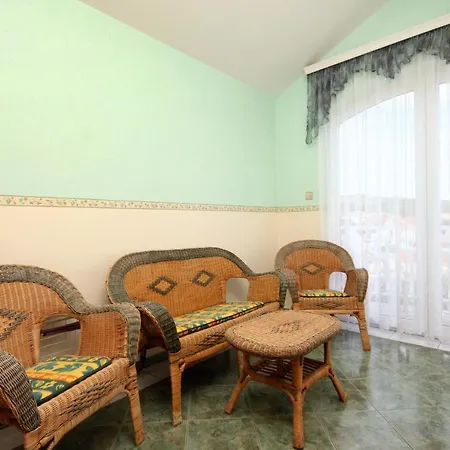 Family Friendly With A Swimming Pool Kraj, Pasman - 334 *