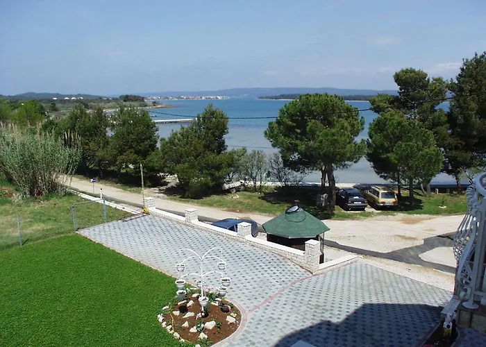 아파트 Family-friendly With Swimming Pool Kraj, Pasman - 334 Kraj (Zadar)